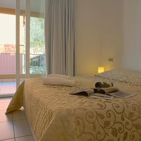 Sleeps 6 Pool Air Con アパート Maccagno