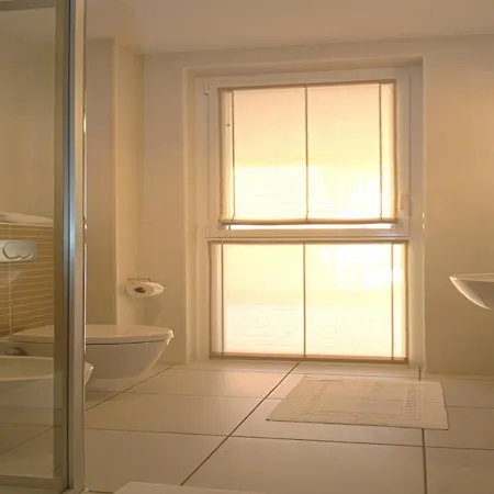 アパート Sleeps 6 Pool Air Con