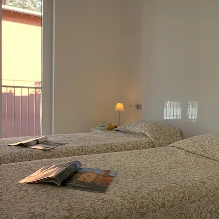 Sleeps 6 Pool Air Con アパート *